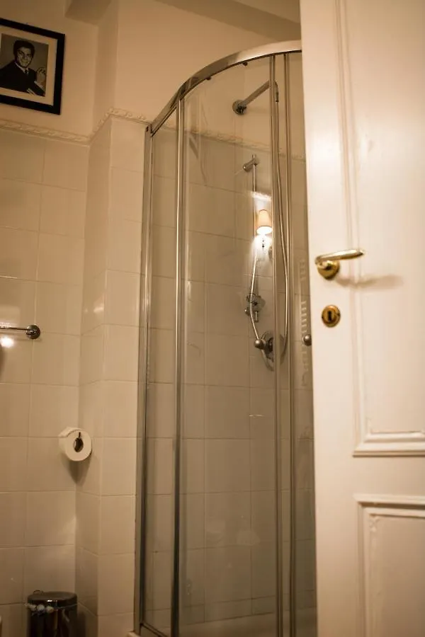 Grove House Apartment Rome Italy